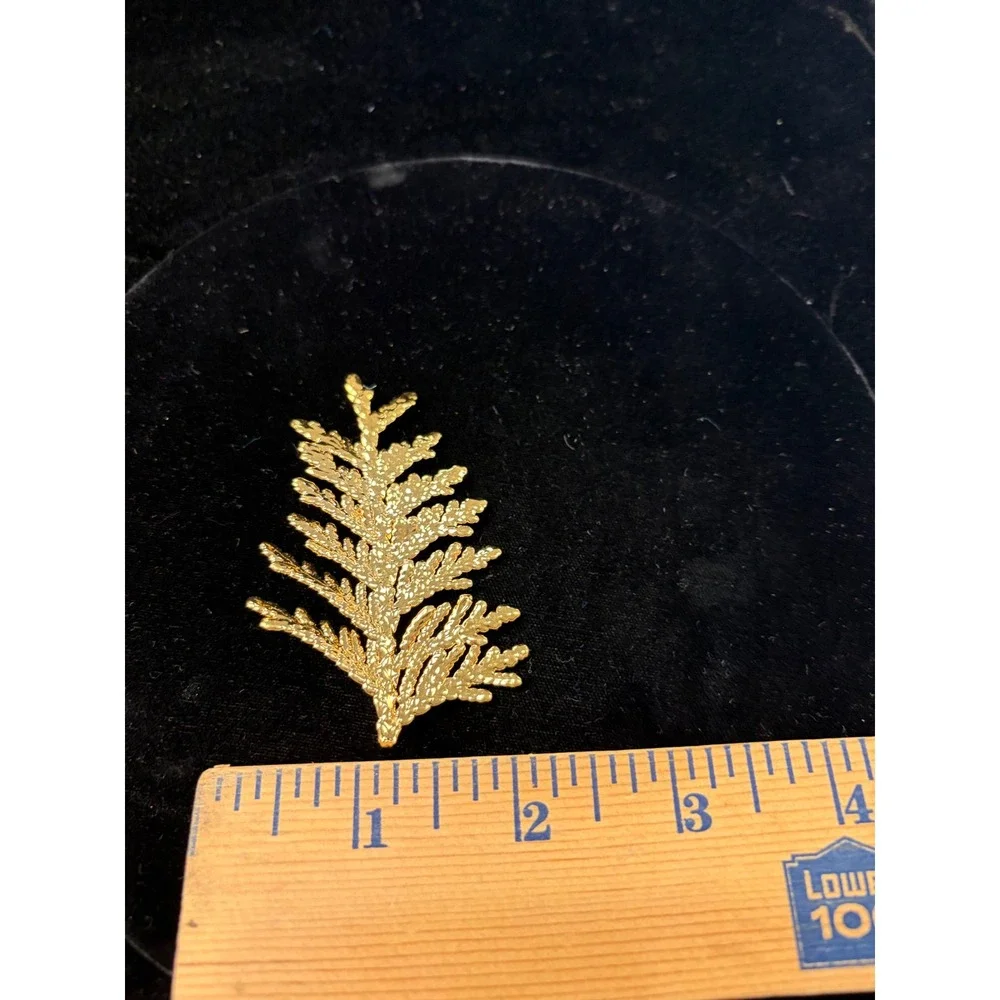 Vintage Gold Tone Cedar Branch Brooch Textured Nature Leaf Pin Accessory